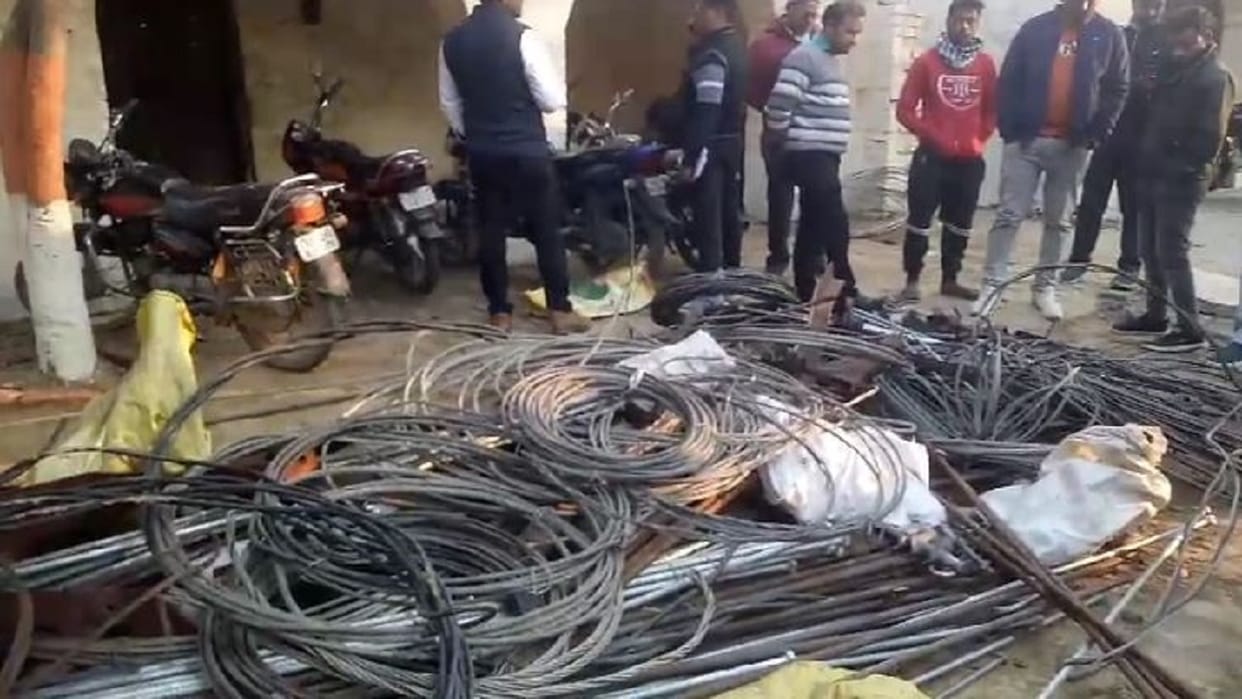 Lineman and his brother arrested for stealing electricity corporation's goods in Bareilly