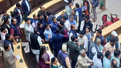 Jaipur: निगम की बैठक में दूसरे दिन भी हंगामा, पार्षदों के बीच चले लात-घूंसे, बैठक अनिश्चितकाल के लिए स्थगित Chaos in Jaipur Municipal Corporation meeting on second day too kicking and punching between councillors