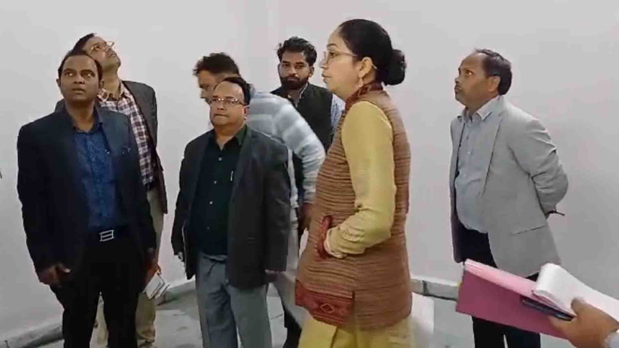 Hardoi: CDO inspected the Kotwali office building