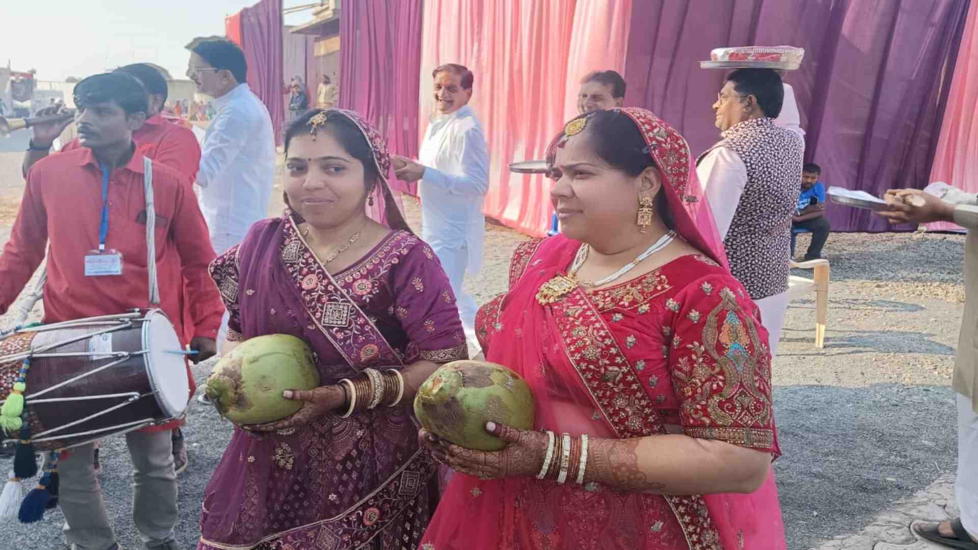 शीतल राठौड़ और सपना राठौड़।
