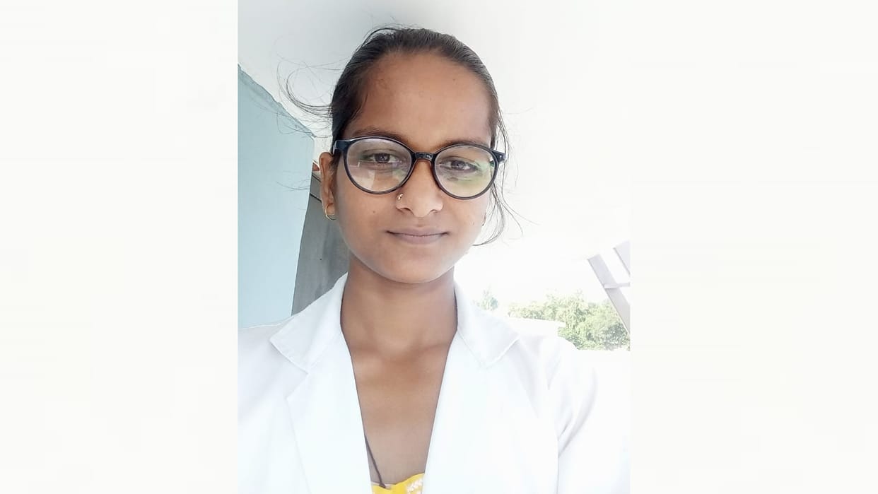 Dead body of 19 years old girl found floating in the canal, was missing for a week in Sitapur.