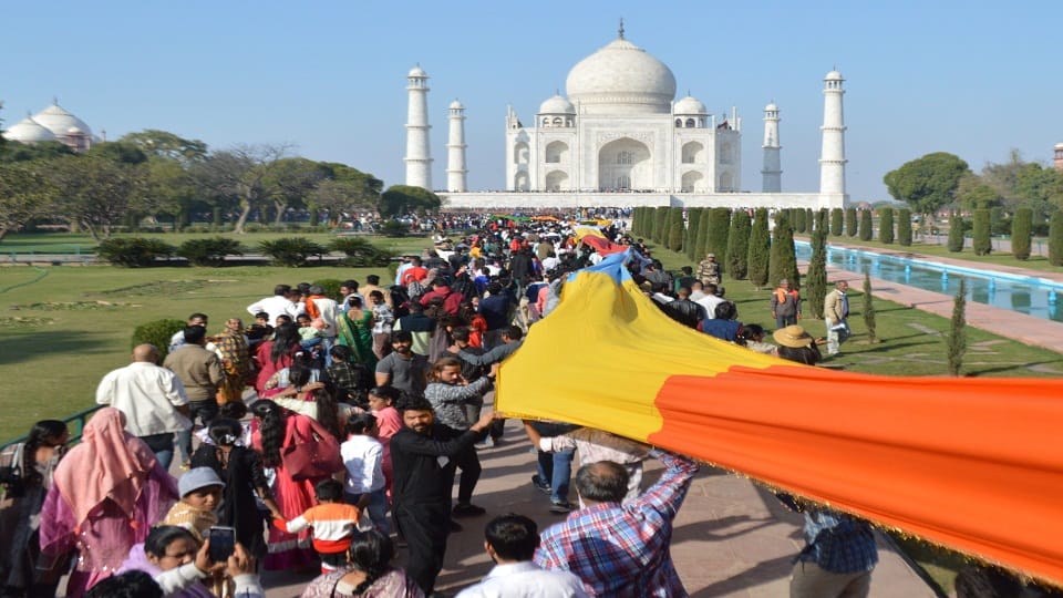 1640 meter long rainbow coloured sheet presented during Urs railing broke due to pressure of crowd