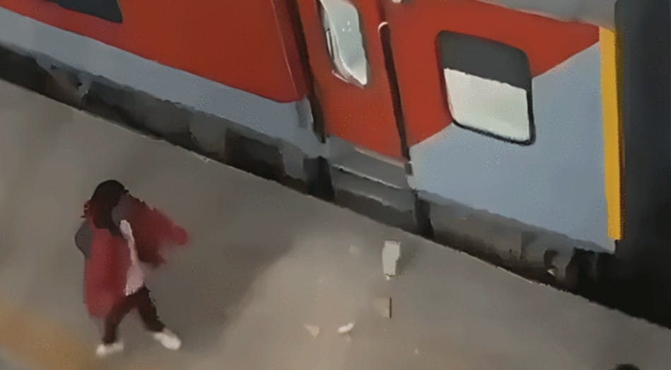 Stone pelting on Kumbh Mela special train at Harpalpur station
