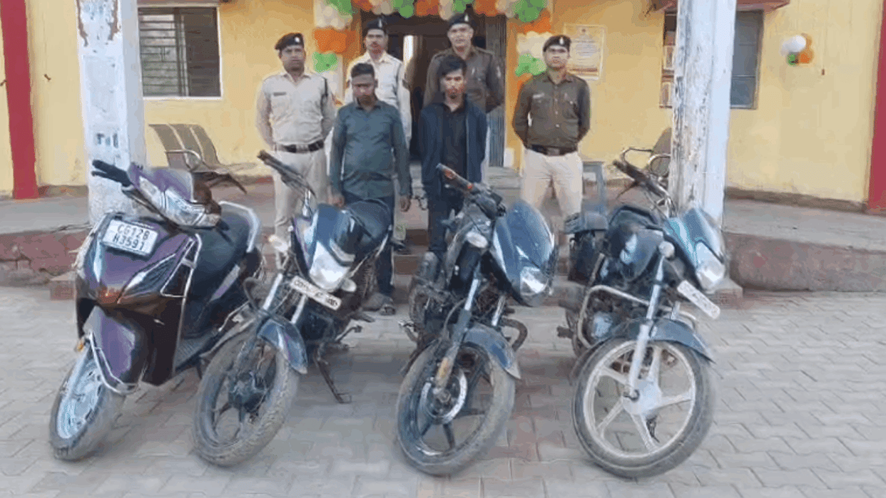 Two accused arrested for robbing passersby by blocking road in Janjgir Champa