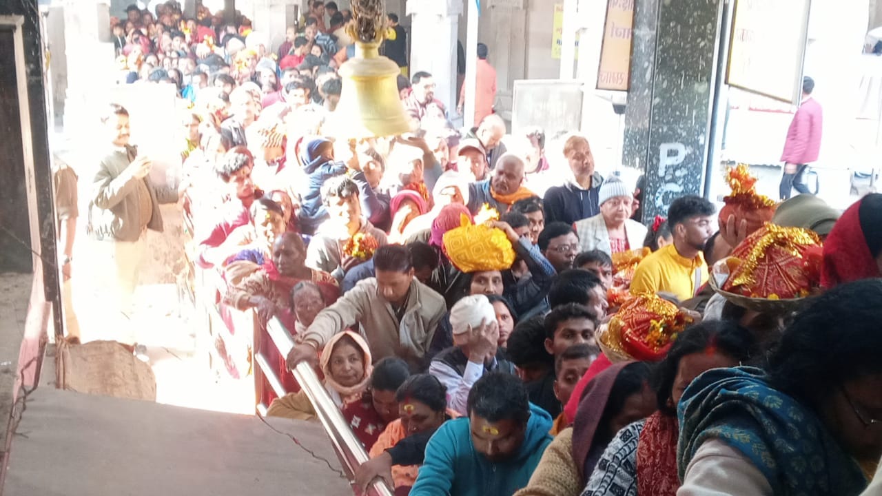 Mahakumbh 2025 devotees reached Vindhyadham for darshan of maa vindhyavasini
