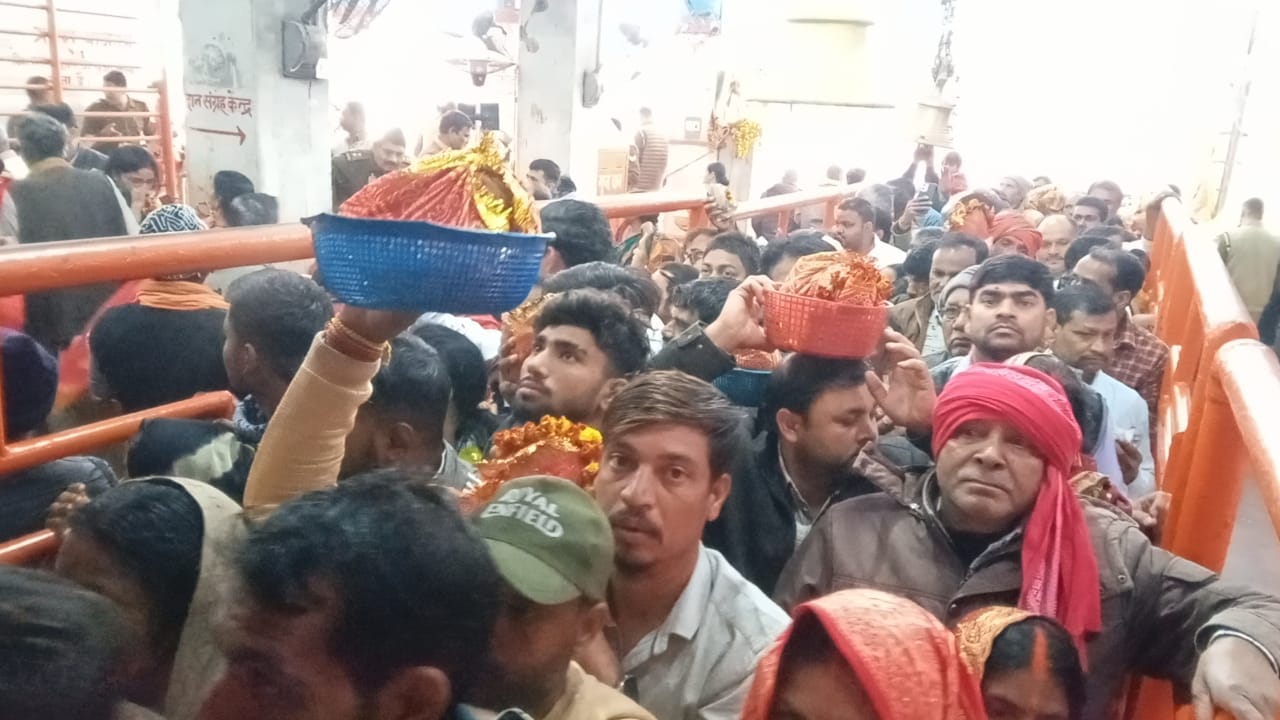 Mahakumbh 2025 devotees reached Vindhyadham for darshan of maa vindhyavasini