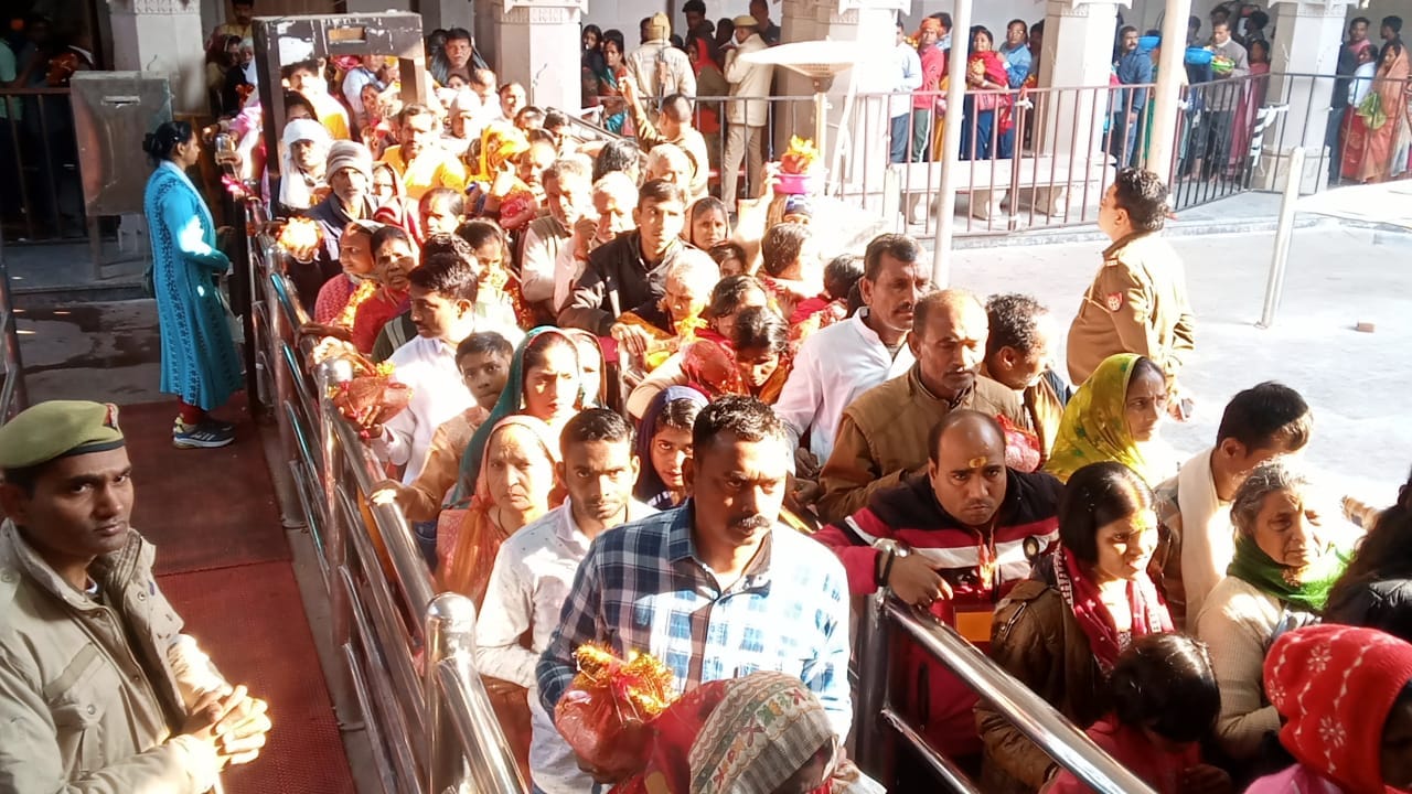 Mahakumbh 2025 devotees reached Vindhyadham for darshan of maa vindhyavasini