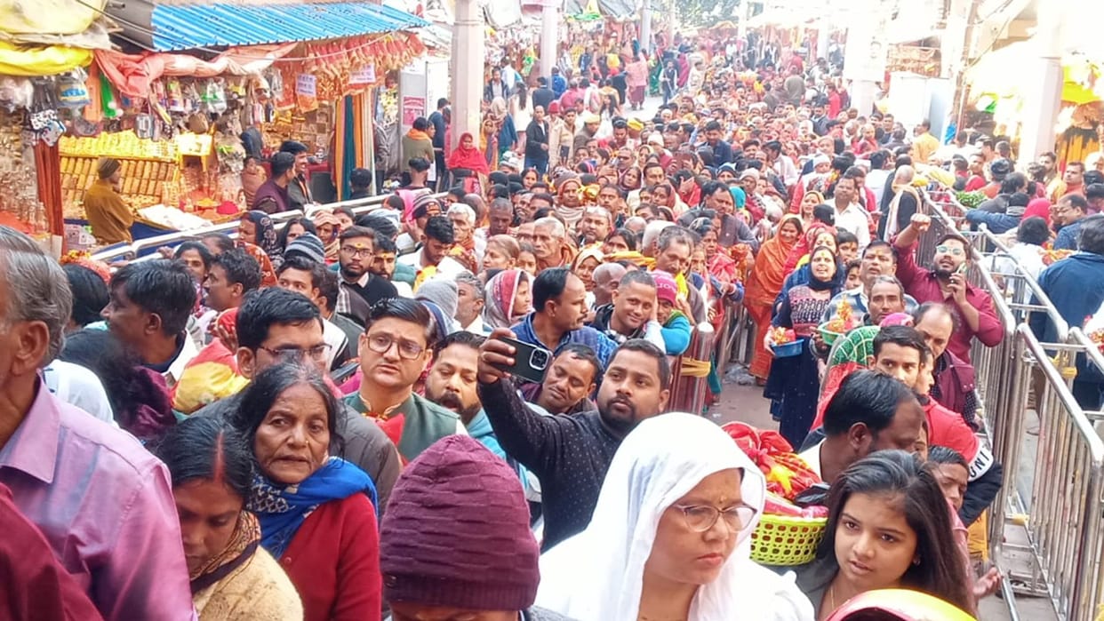Mahakumbh 2025 devotees reached Vindhyadham for darshan of maa vindhyavasini