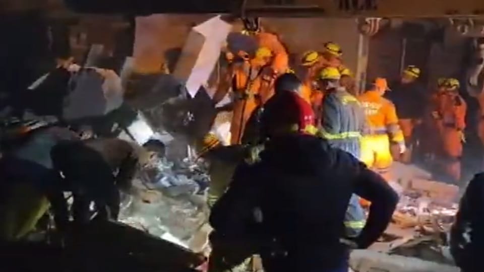 Major accident in Lucknow, uncontrolled truck rammed into shops, three people died