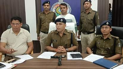 सनकी पति: पत्नी के संग बिल्डर का अफेयर होने की शंका, शख्स ने कार में टाइगर बॉम्ब से किया धमाका A man blew up a builder car in Durg