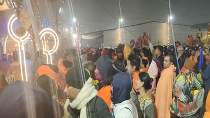Stampede in Maha Kumbh: After the accident, the Akhara announced not to take bath in Amrit, the procession ret