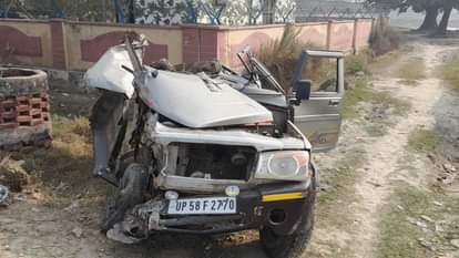 Amethi: Bolero full of devotees going to Mahakumbh collided with a bus, two women died on the spot, seven seri