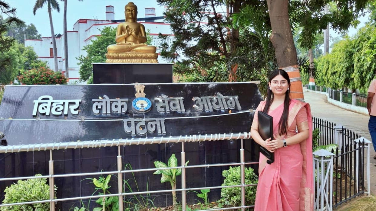Bettiah News: Aishwarya Tiwari brought laurels to district by securing 36th rank in BPSC in her first attempt