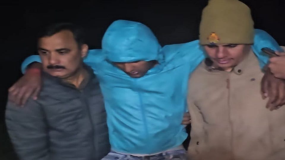 Police caught two criminals who came to rob a bullion shop in an encounter