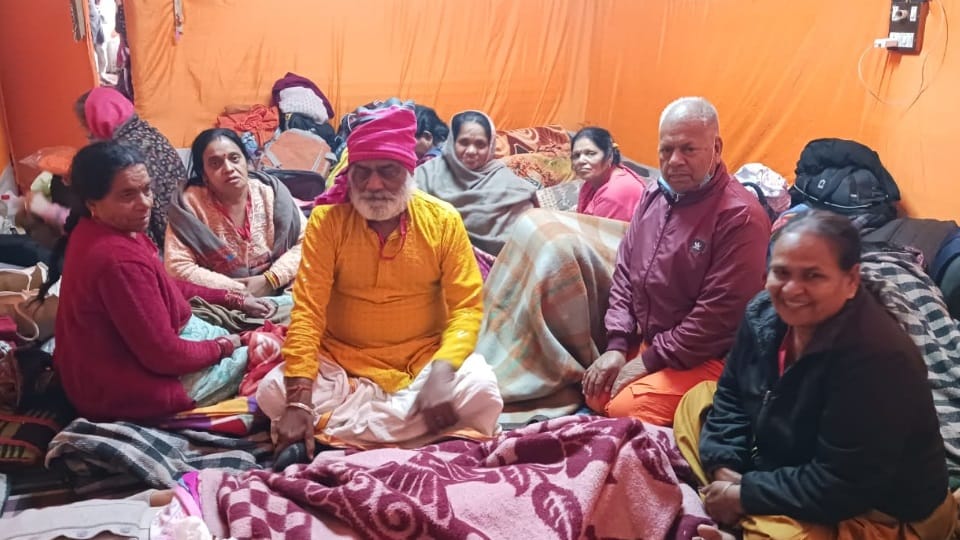 Accident in Maha Kumbh devotees from Sector 20 gugga madi temple of Chandigarh are safe