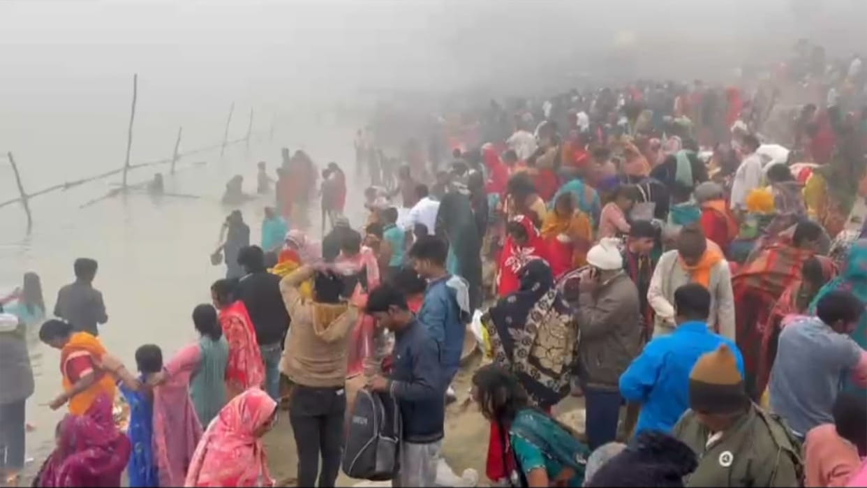 Devotees took a dip on Mauni Amavasya in Gorakhpur, devotees gathered at Rapti River, Gorakshanath Ghat