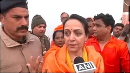 Hema Malini Take A Holy Dip At Triveni Sangam Maha Kumbh 2025 Says It Is My Good Fortune - Amar Ujala Hindi News Live - Hema Malini:'महाकुंभ 2025' में मौनी अमावस्या पर