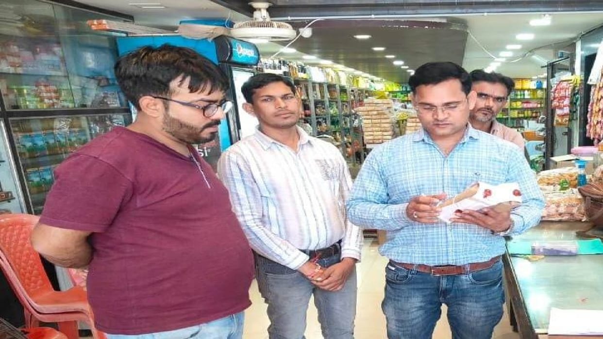 fine of Rs 16 lakh 50 thousand imposed on 6 establishments selling substandard products in CG