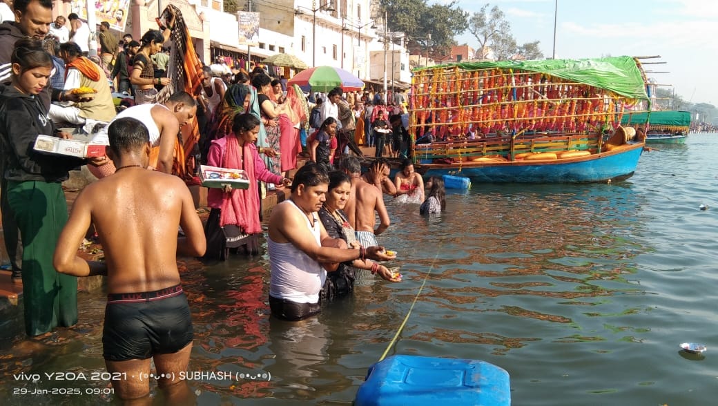 A flood of faith in the religious city Chitrakoot devotees took a dip in Mandakini circumambulated Kamadgiri