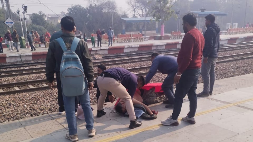 Doctor and woman died after falling from Sachkhand Express train in Kurukshetra