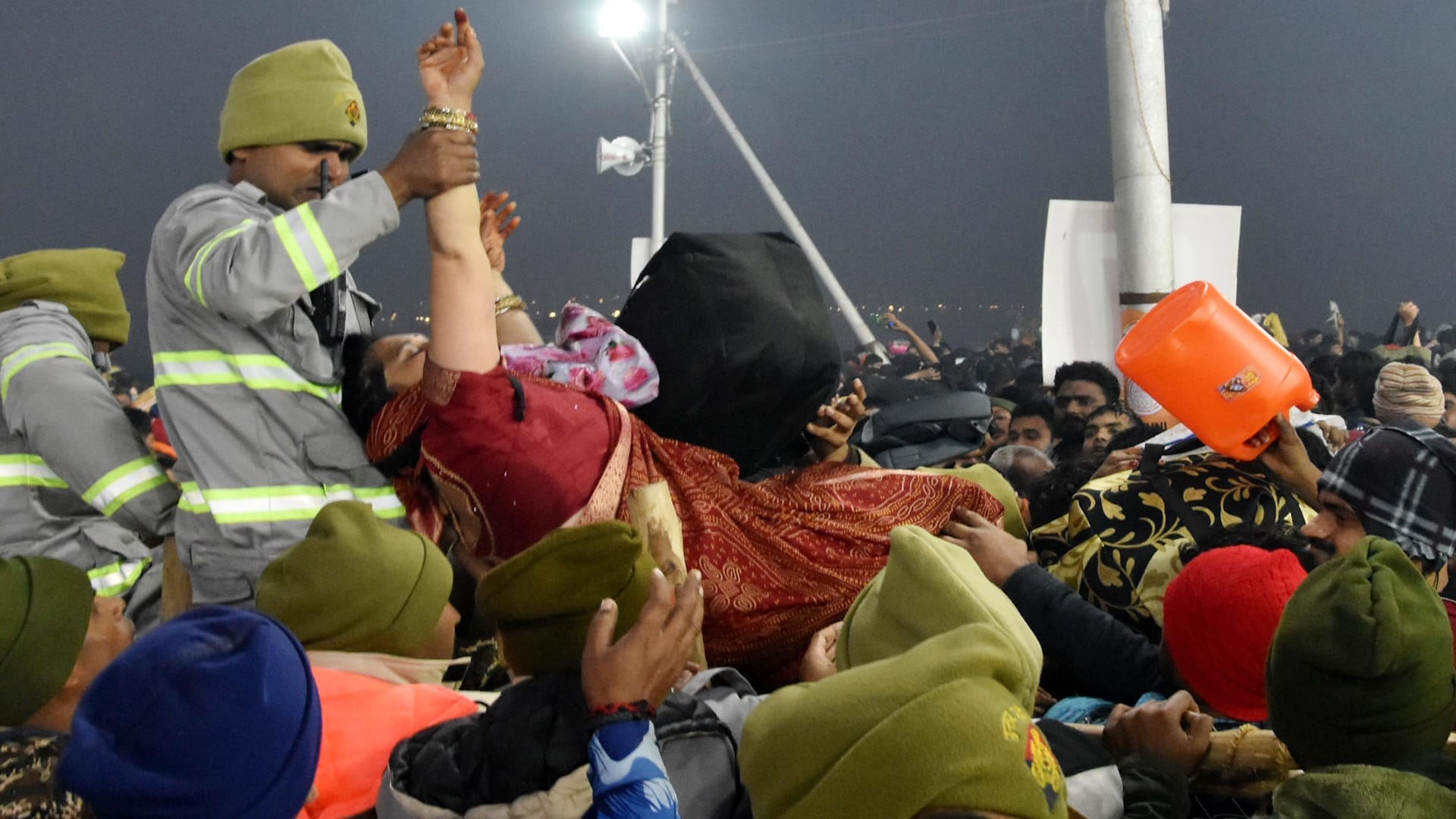 Mahakumbh Stampede: Tears flowing from eyes, distraught family members... searching for loved ones