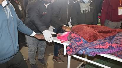 Mahakumbh Stampede: महाकुंभ में मौनी अमावस्या पर भगदड़, 30 श्रद्धालुओं की मौत; 60 लोग घायल, देखें तस्वीरें Stampede in Mahakumbh: Stampede at Sangam Ghat, information of death of many devotees, relief work underway