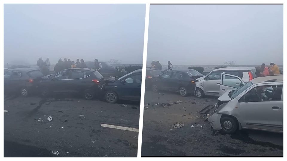 Vehicles collided with each other on Meerut Expressway due to fog
