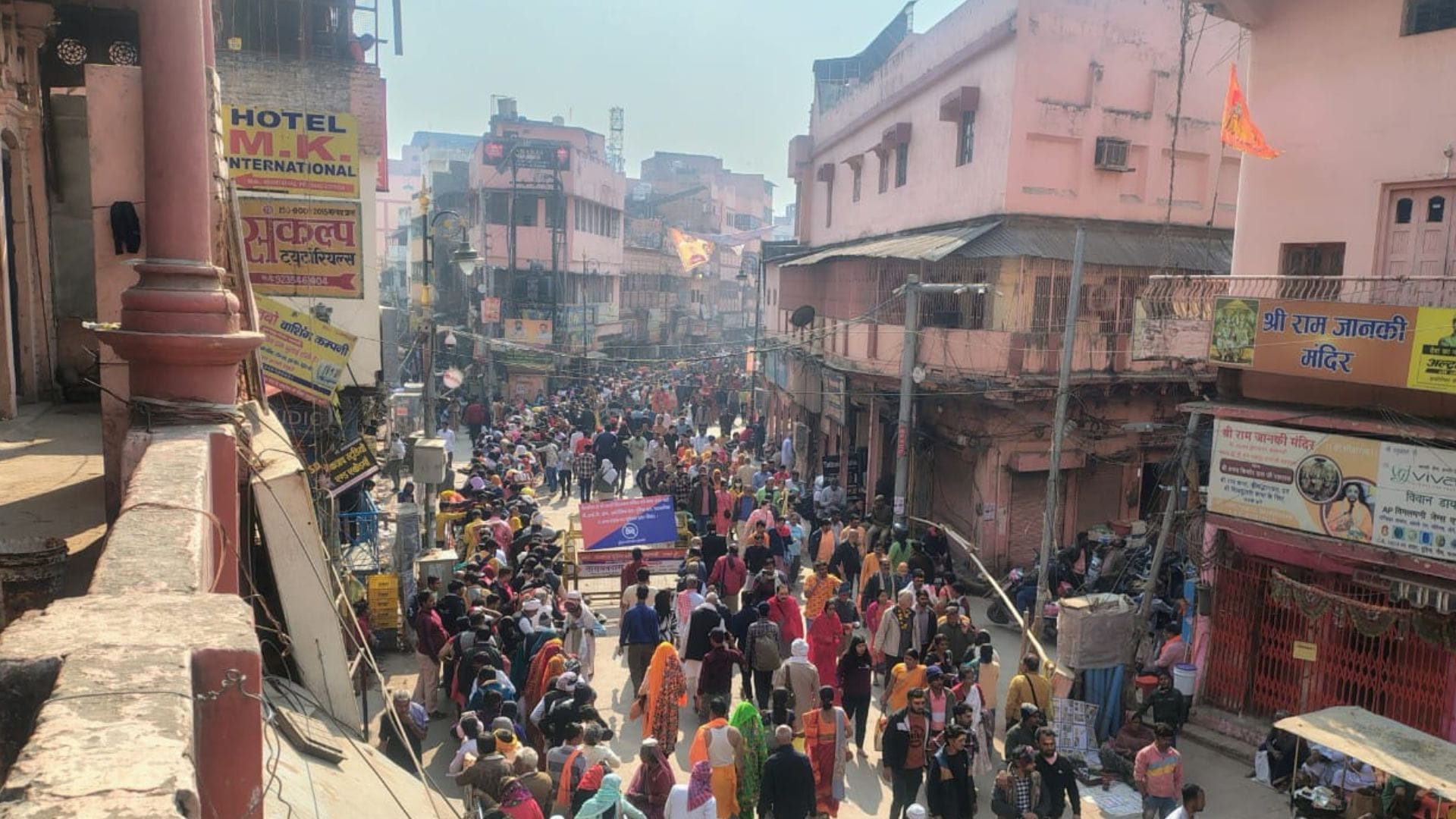 Mauni Amavasya 2025 many lakh devotees took dip at Ganga Ghat in Varanasi
