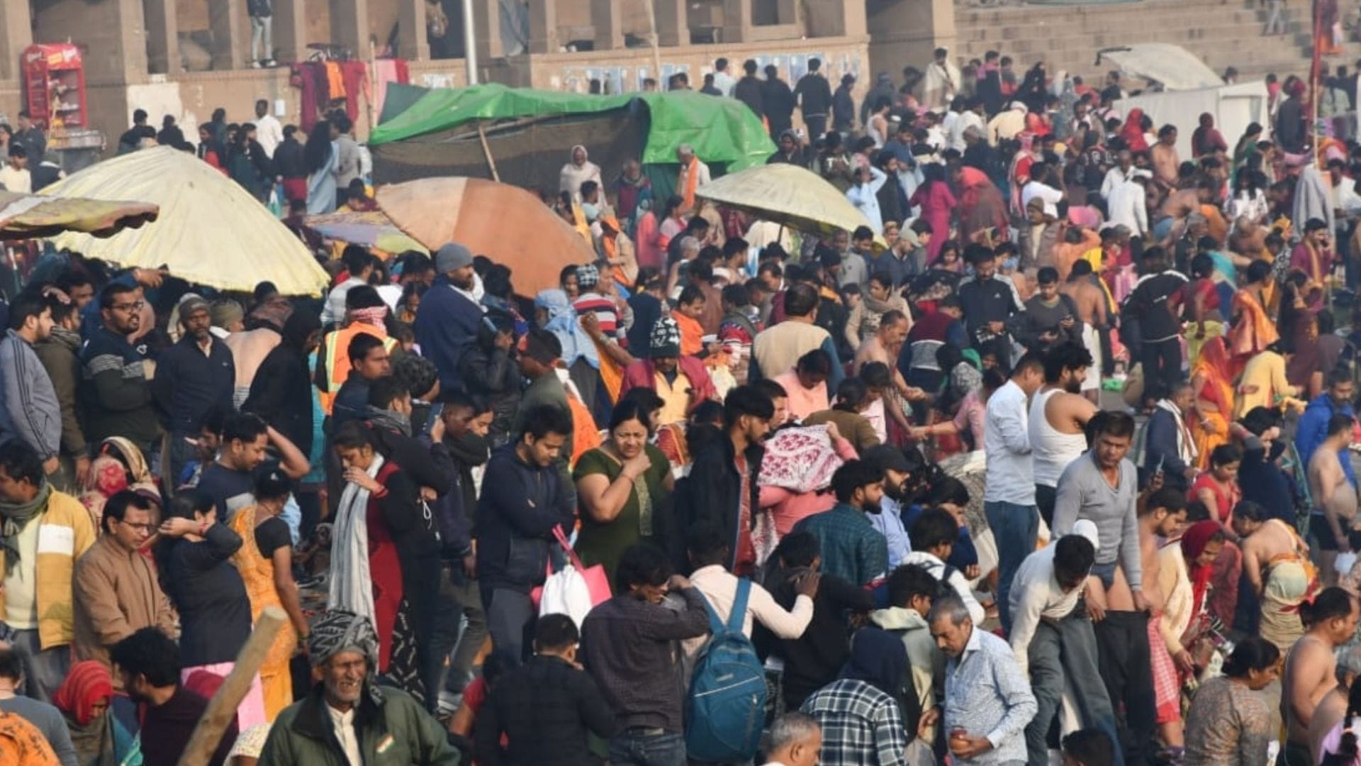 Mauni Amavasya 2025 many lakh devotees took dip at Ganga Ghat in Varanasi
