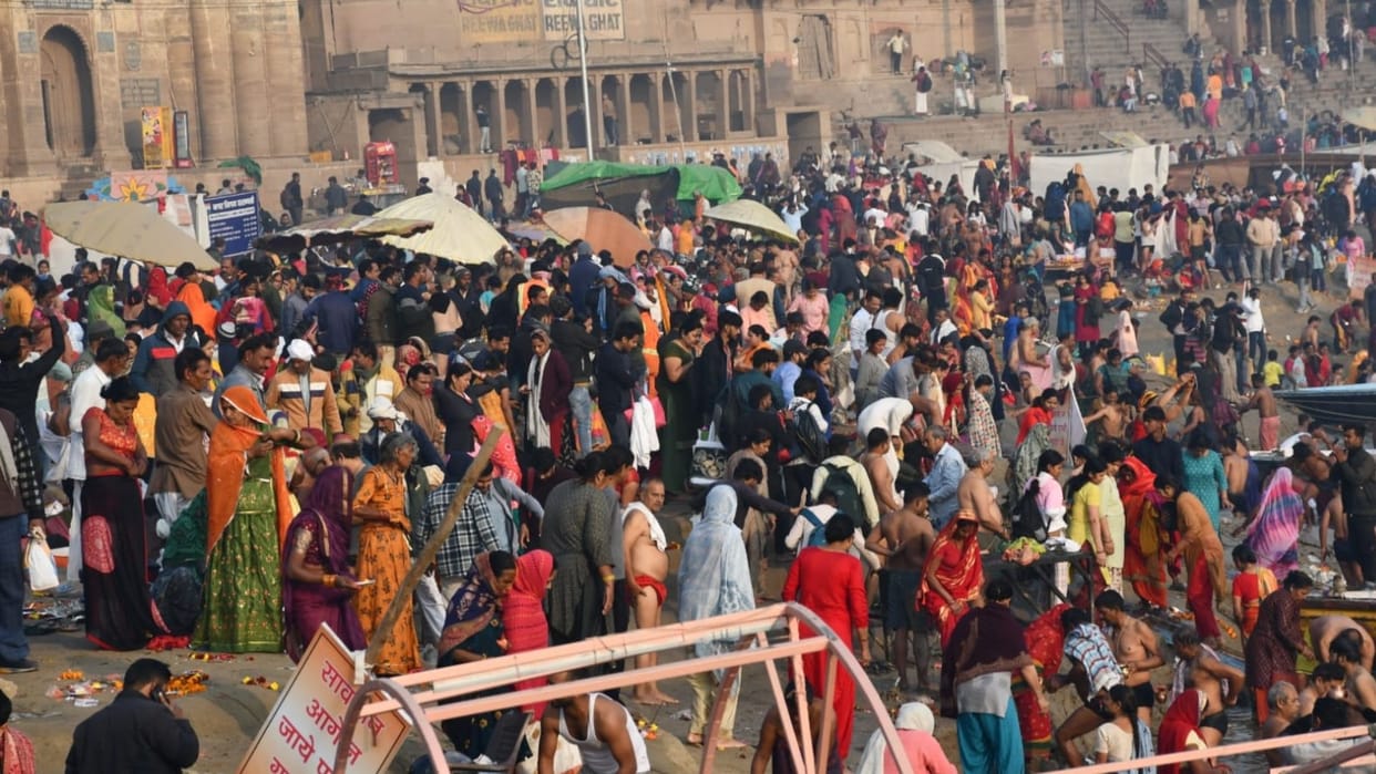 Mauni Amavasya 2025 many lakh devotees took dip at Ganga Ghat in Varanasi