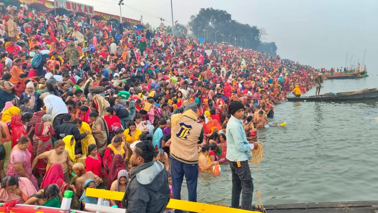 Mauni Amavasya: Devotees took bath at Ganga Ghats in Buxar, worshiped at Baba Garib Nath Temple in Muzaffarpur
