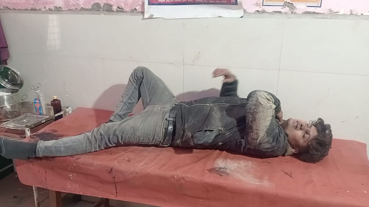 Raebareli: Bike riders going for Sangam bath collided with divider, one dead
