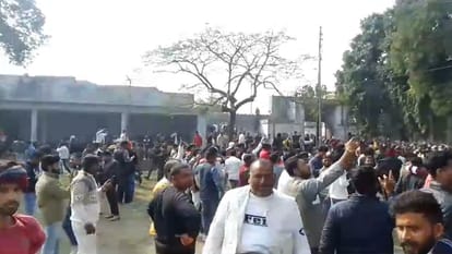 Roorkee News Despite Mahapanchayat Postpone huge crowd reached Rangmahal in support of Champion