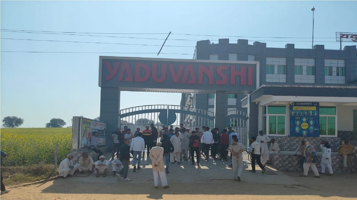 Teachers beat students on charges of breaking CCTV in Dadri; villagers who reached school created ruckus