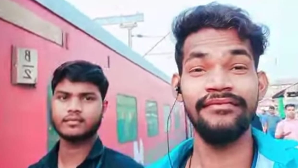 Two brothers die accident in bhadohi Bike fell into drain one died after other chaos ensued
