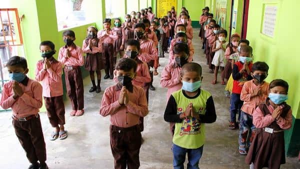 Education Ministry ASER 2024 std third level up 80 pc plus students know smartphone operation