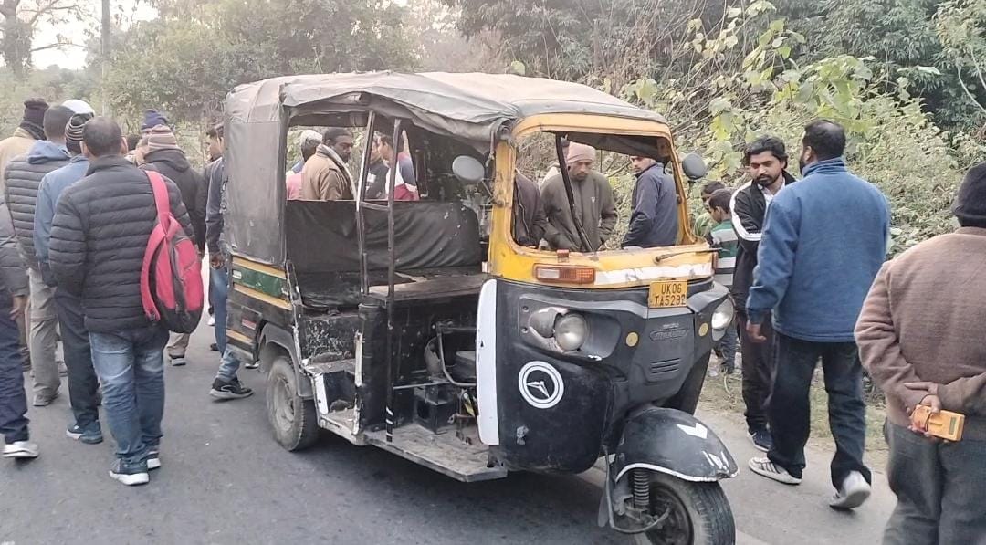 One dead, five injured in road accident in ramnagar