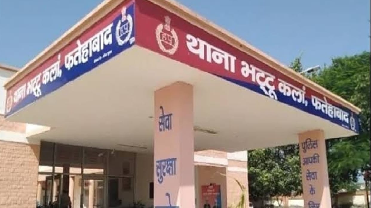 Fatehabad police arrested 17 people for gambling, recovered Rs 2.16 lakh; one policeman injured