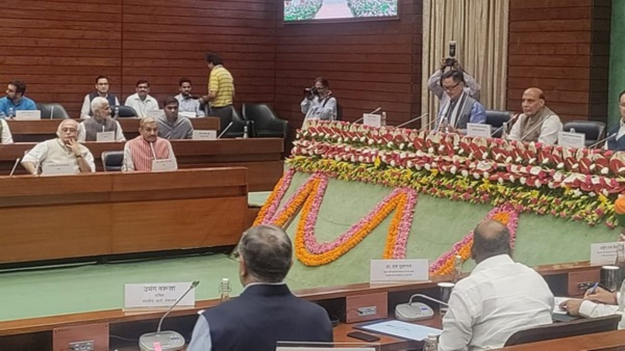 All-party meet JDU seeks extension for ONOE panel LJP industrial package for Bihar news in hindi