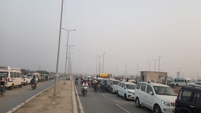 Fair area declared no vehicle zone, vehicles stopped outside the city