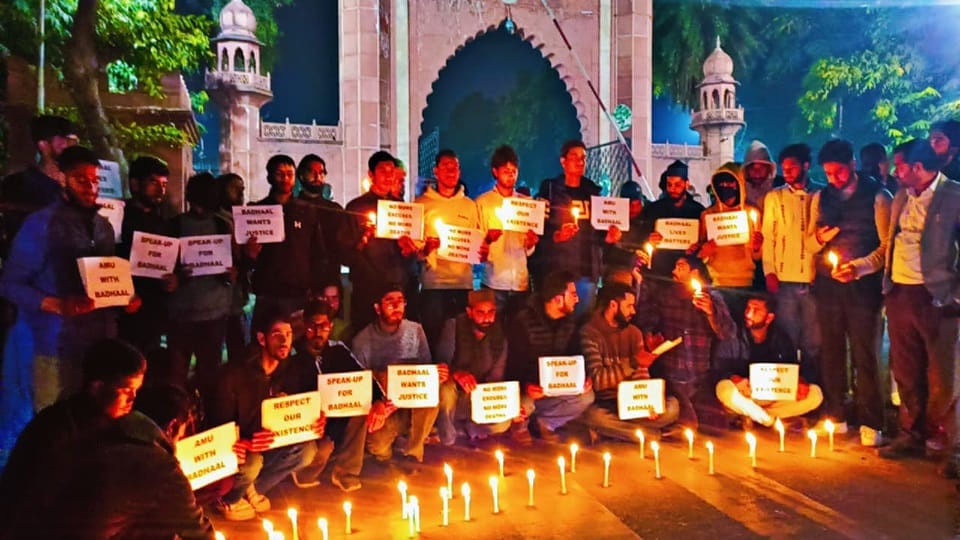 Protest in AMU against the death of 17 people in Jammu and Kashmir
