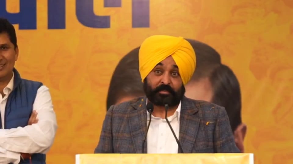 AAP alleges- Election Commission raided Punjab CM Bhagwant Mann's house, EC denies