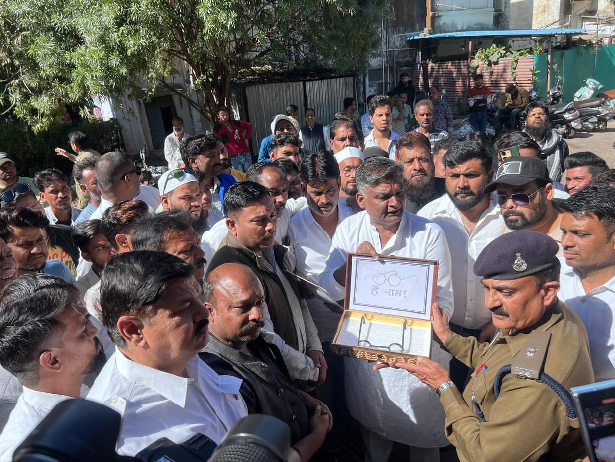 Bhopal: Congress leader gheraoed the traffic DCP office over unauthorized installation of hooter, crimes being