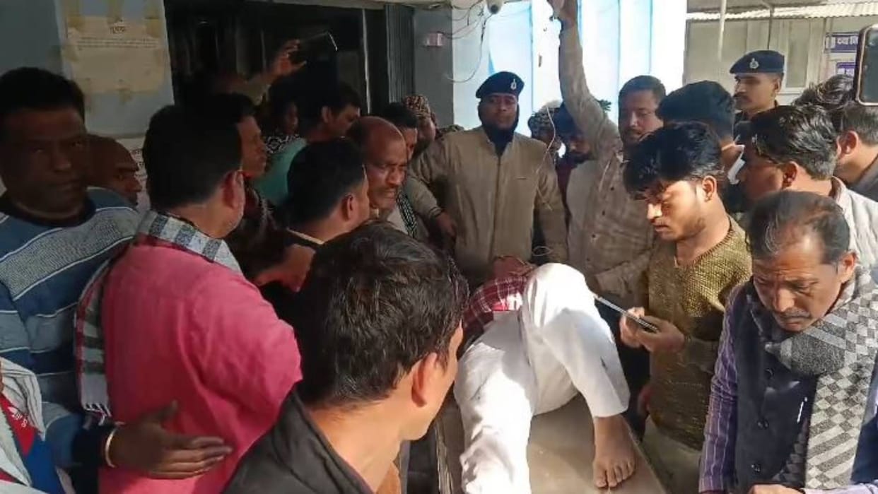 Bihar Congress MP from Sasaram Manoj Kumar attacked head broken with sticks in front of police seven injured