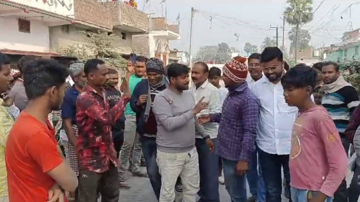 Scam in PM Housing Scheme in Vaishali Housing assistant was collecting Rs 2000 to 2500 from 60 people