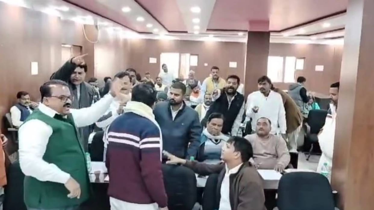Fight between Mayor and Deputy Mayor in Sitamarhi heated debate took place during meeting know whole matter