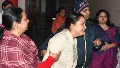 Lucknow woman dies in Prayagraj Sangam accident husband injured