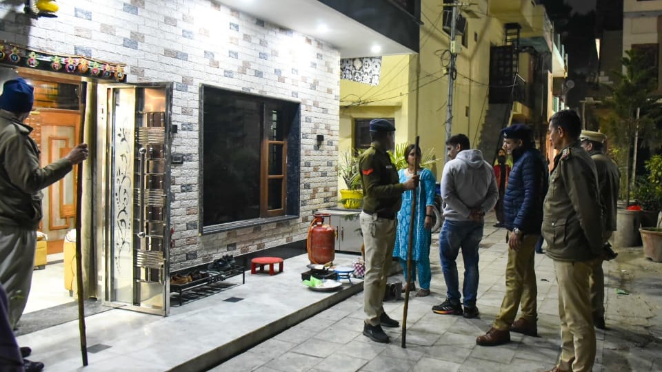 Chandigarh 40 policemen raided EWS colony