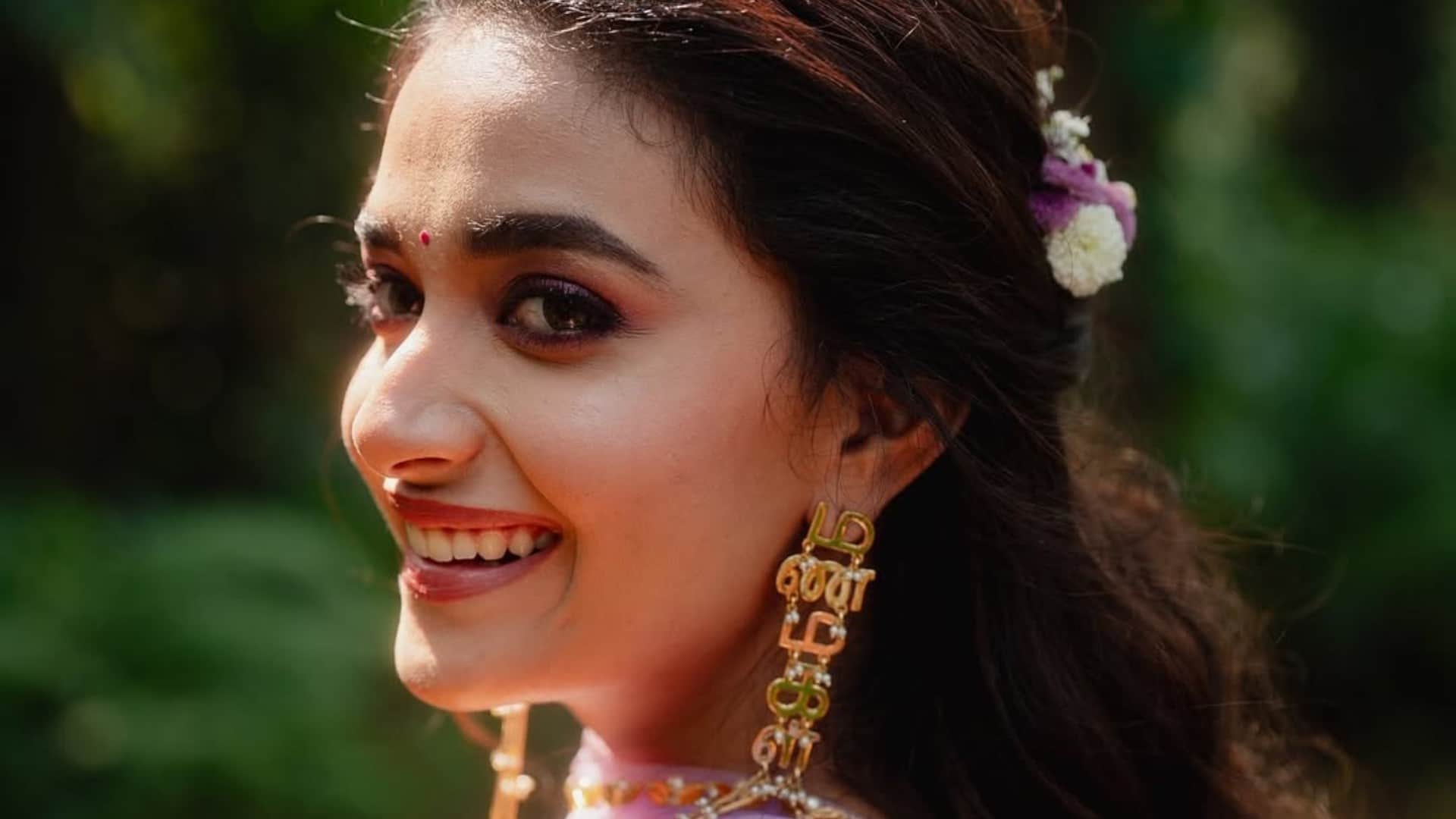 Keerthy Suresh sangeet photos and Mehndi danced lot with her husband Antony Thattil look in vibrant Colors