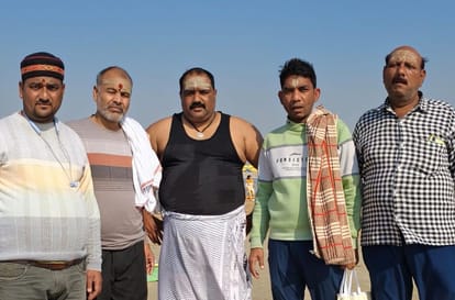 People fell due to the pressure of the crowd in mahakumb 2025